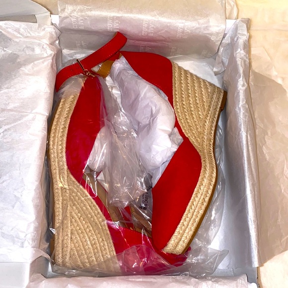 Crown & Ivy Espadrilles New in Box Sz 7.5 Espadrille Wedge Pink Red - Picture 2 of 14